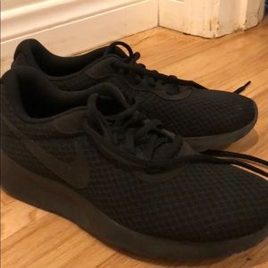 Black nike shoes